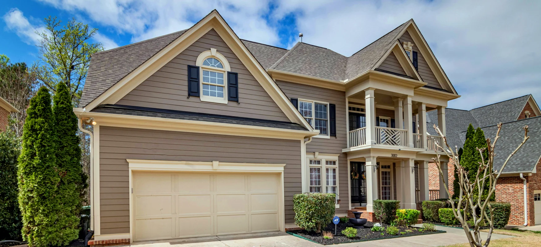 Grand Sided House Photo